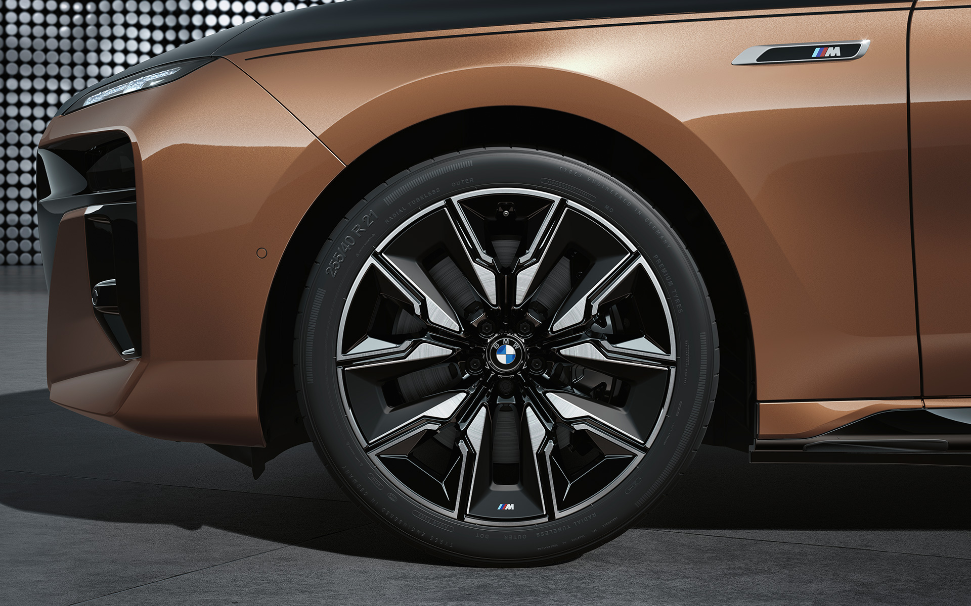 Yeni BMW i7 M70 xDrive Sedan G70 21 inç, stil 909 M, Çok renkli, M aerodinamik jantlar